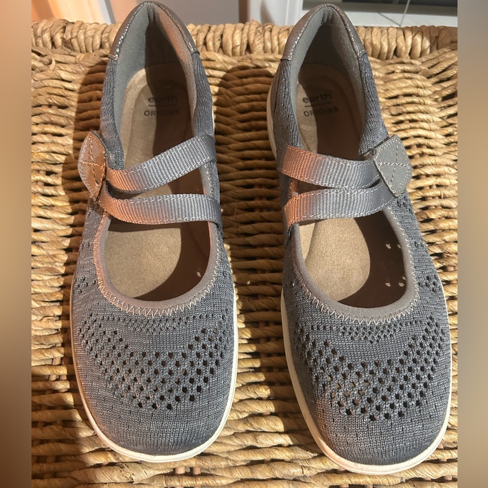Earth Origins Women’s Paxton Parson Maryjane Sneaker in Frosty Gray size 9.5